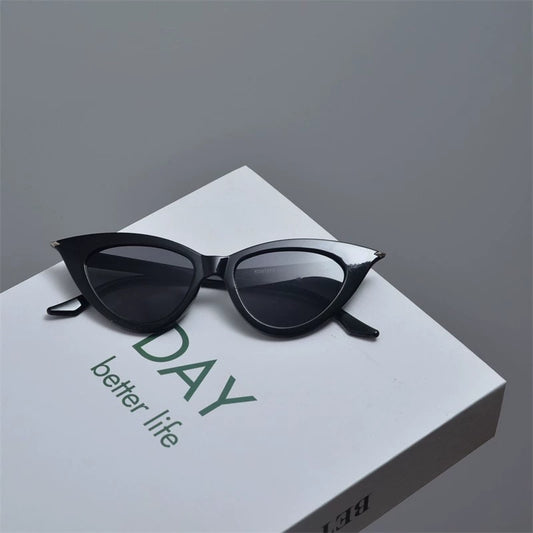 মহিলাদের জন্য প্রিমিয়াম ছোট ফ্রেমের সানগ্লাস, রেট্রো ট্রিঙ্গেল ক্যাট আই সানগ্লাস