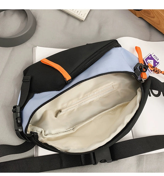 ছেলে এবং মেয়েদের জন্য ট্রেন্ডি ক্রসবডি বুকের ব্যাগ, বোনাস পেন্ডেন্ট সহ।