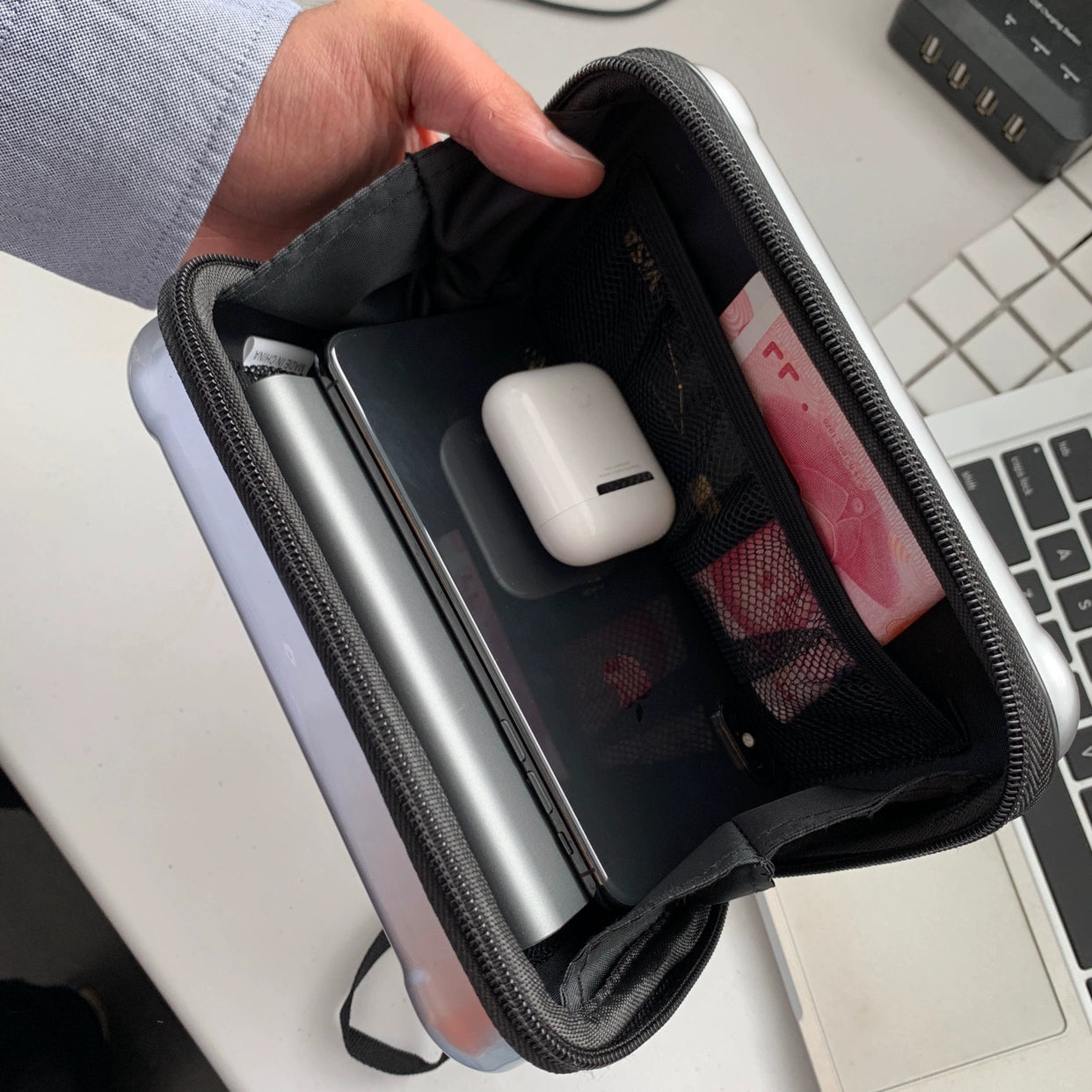 Aviation-grade ABS+PC Material Multifunctional Travel Storage Bag.